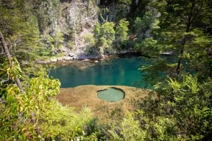 Uno de los secretos del río Manso son los piletones que se forman para chapuzones helados