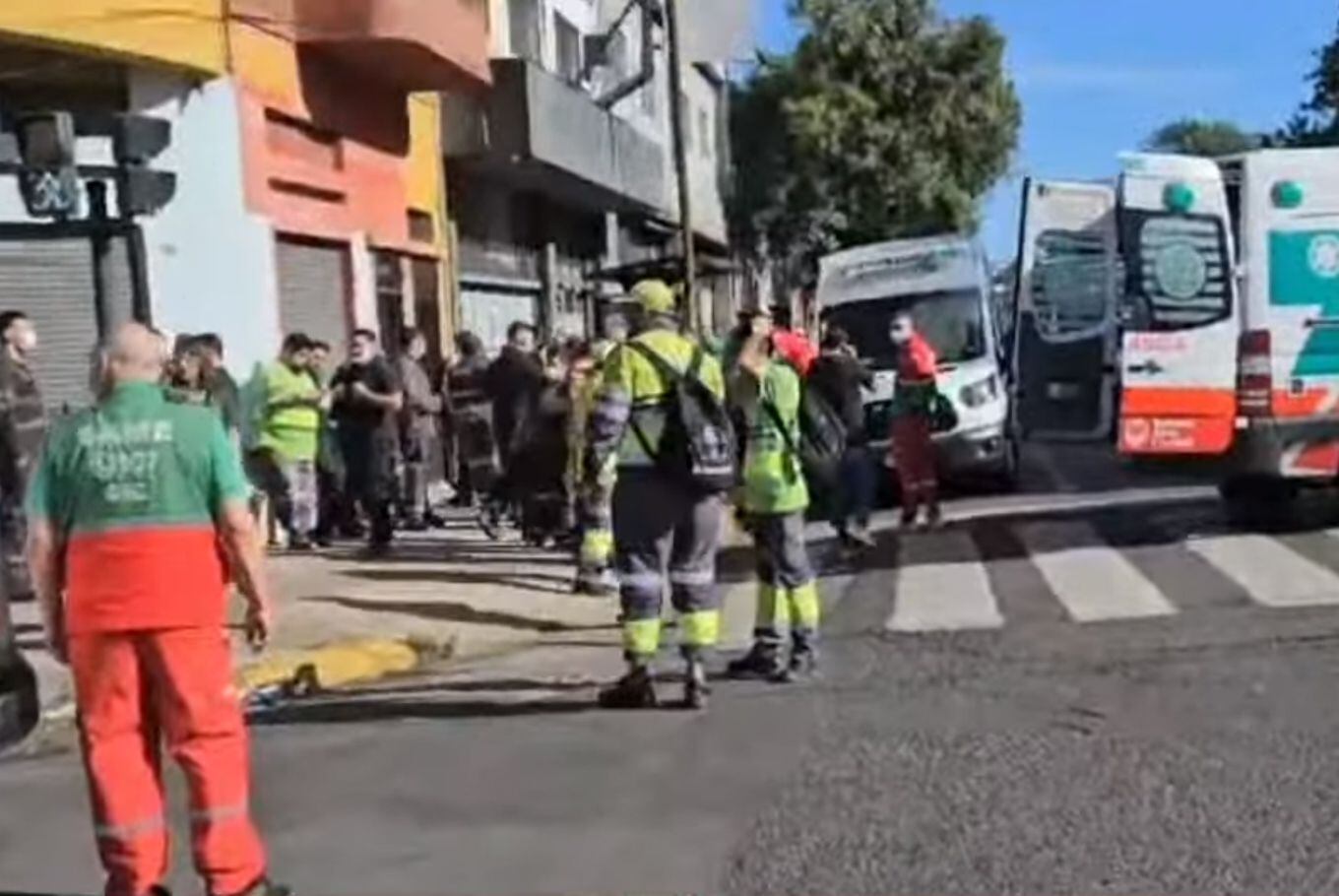 Cuatro manzanas evacuadas en Barracas por un escape de amoníaco y posterior explosión en una fábrica