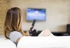 Telecentro presentó un control remoto para manejar el televisor con la voz