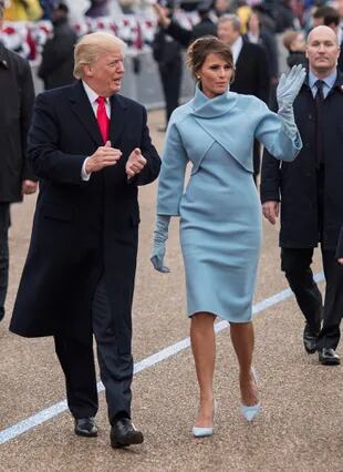 WASHINGTON, DC - JANUARY 20:   President Donald Trump and first lady Melania Trump walk in their inaugural parade on January 20, 2017 in Washington, DC.  Donald Trump was sworn-in as the 45th President of the United States. (Photo by Kevin Dietsch - Pool/Getty Images)