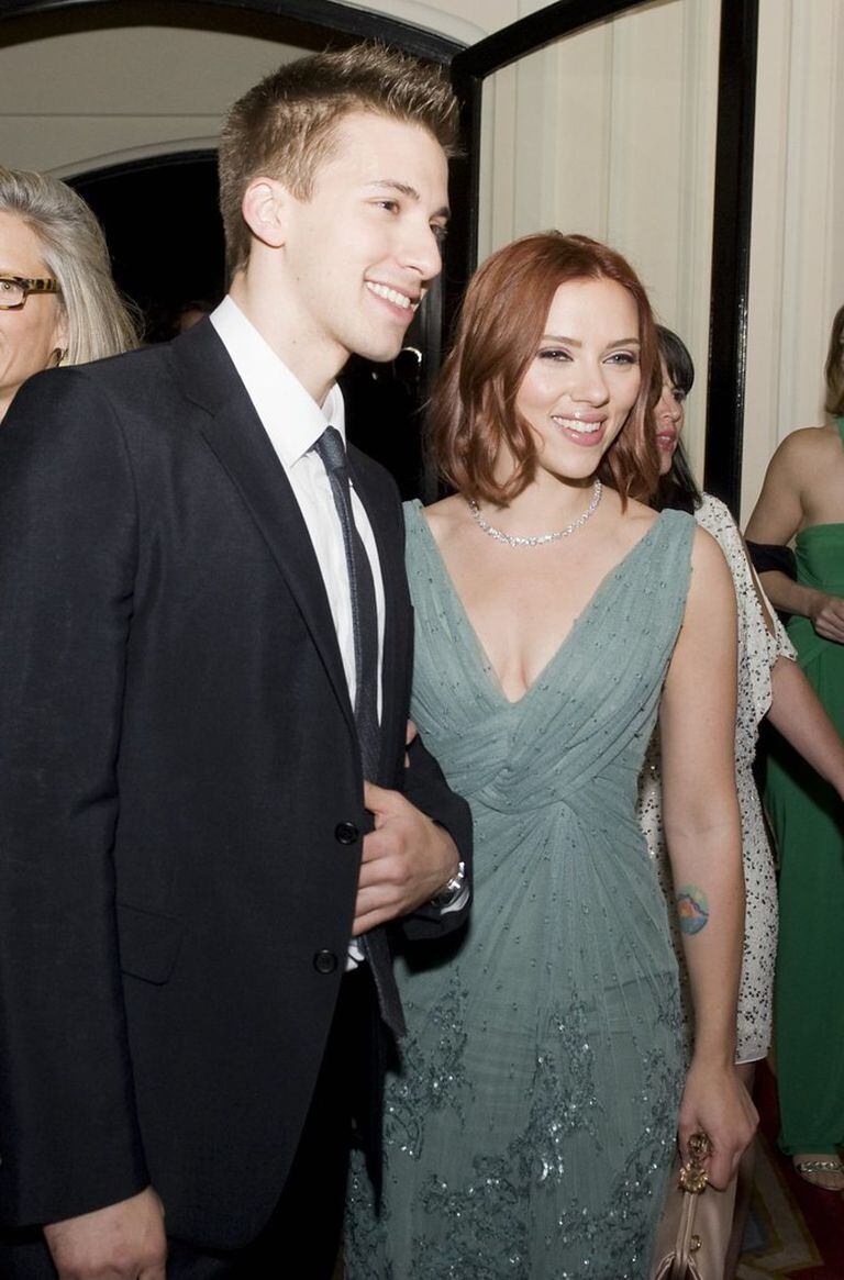 Scarlett Johansson and her twin brother Hunter