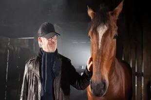 El director y productor cinematográfico montó caballos en su juventud y hasta cerca de los 40 años; una de sus hijas participó en concursos de equitación.