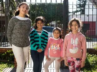 Las hermanas Morena (12 años), Valentina (8), Estefanía (6) y Laura (5) fueron adoptadas juntas, algo que deseaban profundamente 