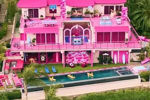 Ken y Barbie ya tienen su casa real en Malibú y puede alquilarse por Airbnb
