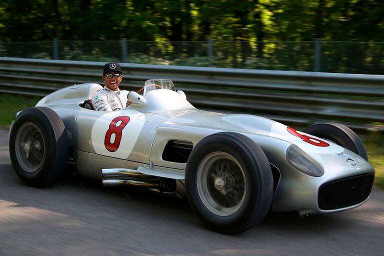 Fórmula 1: el estudio inglés que dice que Schumy y Hamilton no superan a Fangio