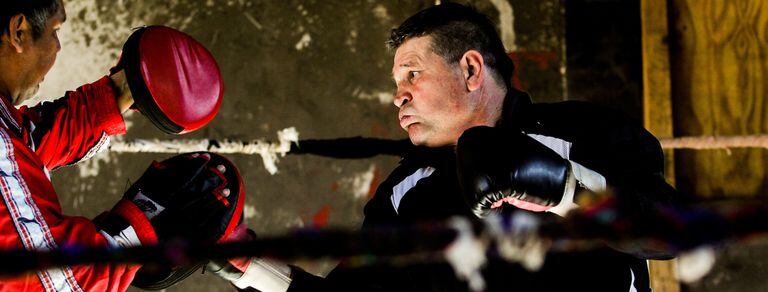 Campeón del mundo a los 57 años: cuando el boxeo mezcla el peligro y un sueño