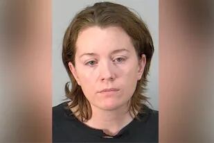Amber Christine Chapman (35) fue arrestada el sábado pasado tras meter a un niño de 4 años en un secarropas