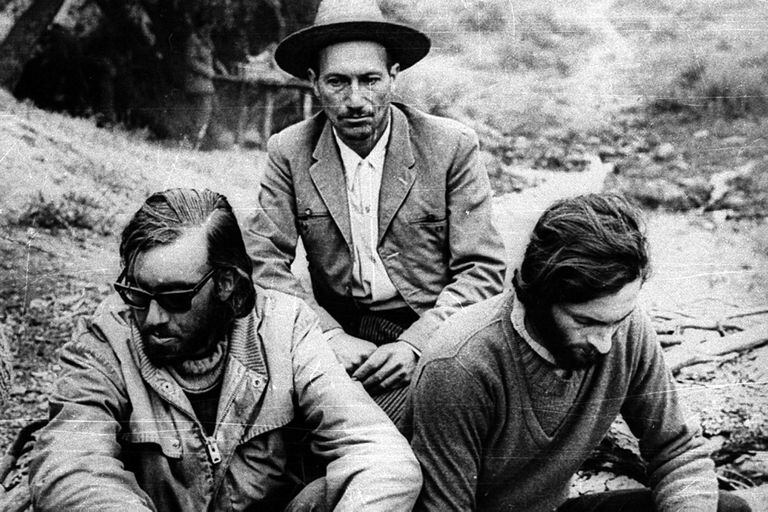 Los sobrevivientes de la Tragedia de los Andes Fernando Parrado y Roberto Canessa, con el arriero chileno Sergio Catalán, el 21 de diciembre de 1972