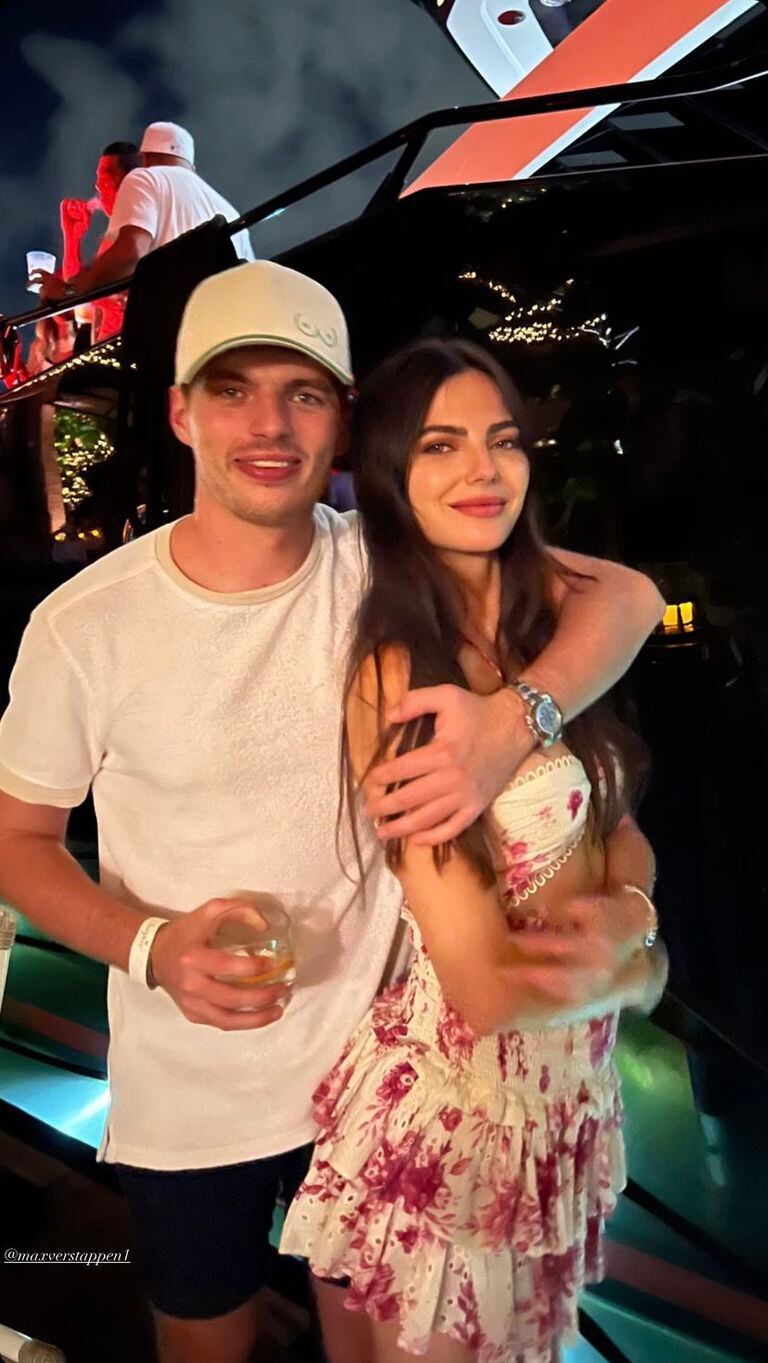 Max asistió a la fiesta con su novia, Kelly Piquet