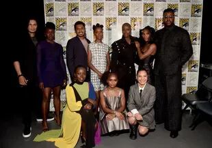 Tenoch Huerta junto al elenco de Wakanda Forever en el Comic Con en San Diego, California (Crédito: Instagram/@tenochhuerta)