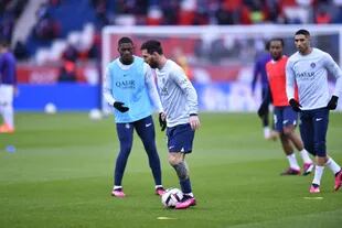 Lionel Messi en el precalentamiento previo a PSG - Toulouse