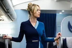 Kaley Cuoco vuelve a la pantalla con la segunda temporada de “The Flight Attendant”