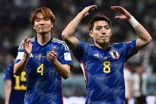 El equipo japonés festeja la victoria ante Alemania