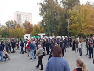 Anti-war protesters protest in a square in Russia