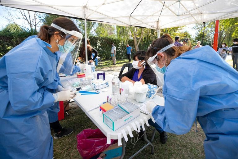 Con tests, buscan reconstruir la cadena de contagios de coronavirus en la zona del Valle de Traslasierra