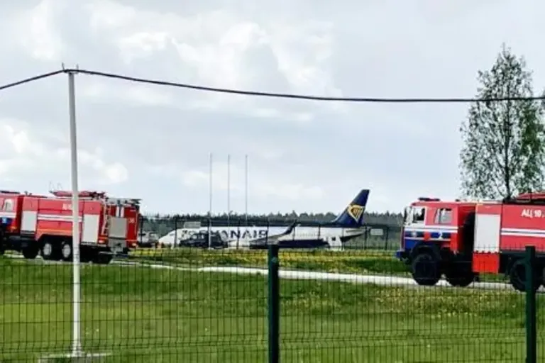El avión Boeing 737-8AS de Ryanair, en el aeropuerto internacional de Minsk , en Bielorrusia, el 23 de mayo de 2021 afp_tickers