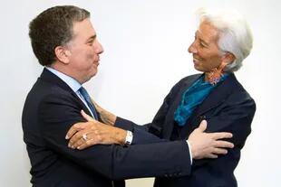 Nicolás Dujovne junto a la extitular del FMI Christine Lagarde