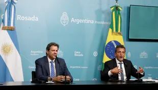 Los ministros de economia de Brasil Fernando Haddad y de Argentina Sergio Massa, ofrecen una conferencia de prensa enle marco de la visita de Lula como presidente en ejercicio.