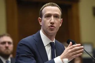Zuckerberg al brindar testimonio el miércoles, segundo día de declaraciones frente al Congreso estadounidense
