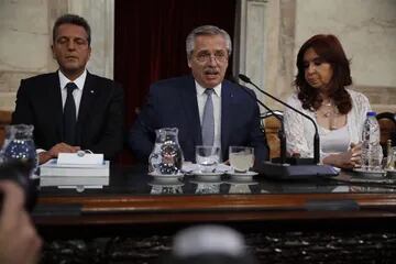 Sergio Massa, Alberto Fernández y Cristina Kirchner, en pleno discurso
