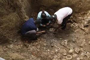 Hallaron una tumba repleta de oro y joyas, pero un detalle espeluznante dejó atónitos a los arqueólogos