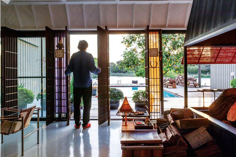 Visitamos a Eugenio Aguirre en su casa, extensión de su filosofía del diseño y de la vida