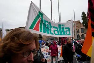 Fin de una era: Alitalia realiza últimos vuelos y se retira
