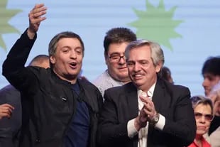 Máximo Kirchner, con Alberto Fernández. Ambos conducirán el PJ, a nivel bonaerense y nacional.