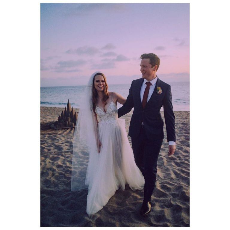 Bridgit Mendler se casó con su novio de toda la vida en el 2019