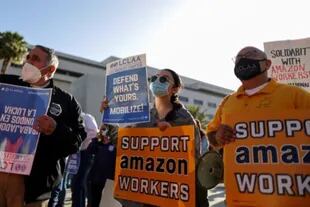 Algunas voces acusan a Amazon de tratar de evitar que sus trabajadores formen un sindicato