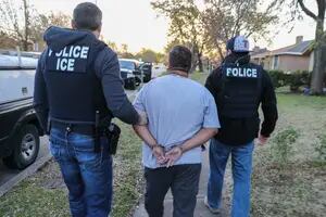 Qué hacer en caso de ser detenido por migración en Estados Unidos