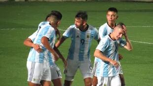 Argentina logró un debut triunfal