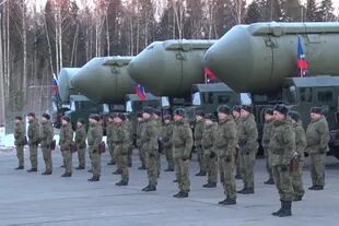 “Ordeno al ministro de Defensa y al jefe del Estado Mayor que pongan las fuerzas de disuasión del ejército ruso en alerta especial de combate”, dijo Putin