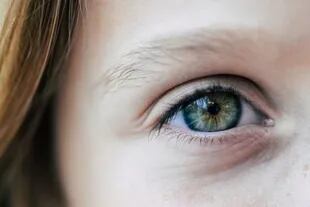 ¿Cuál es la agudeza visual normal de un ojo humano?