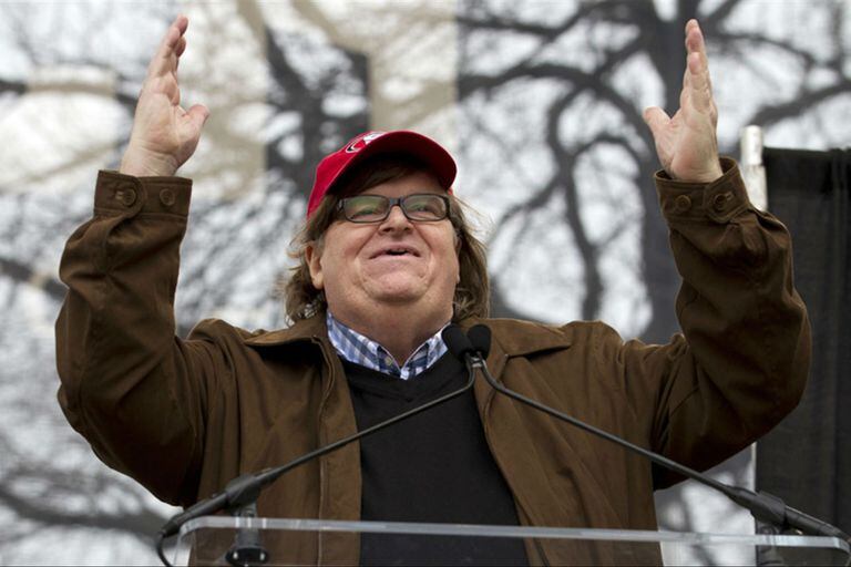 Michael Moore amenaza a Donald Trump y a Roseanne Barr con un documental