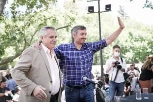 Alberto Fernández y Máximo Kirchner, en el acto de asunción de las nuevas autoridades del PJ bonaerense, en San Vicente
