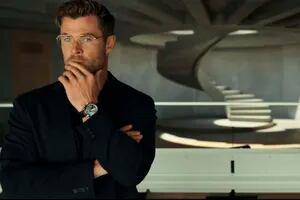 Hemsworth es lo mejor de una película que tiene al encierro, el castigo y la redención como ejes