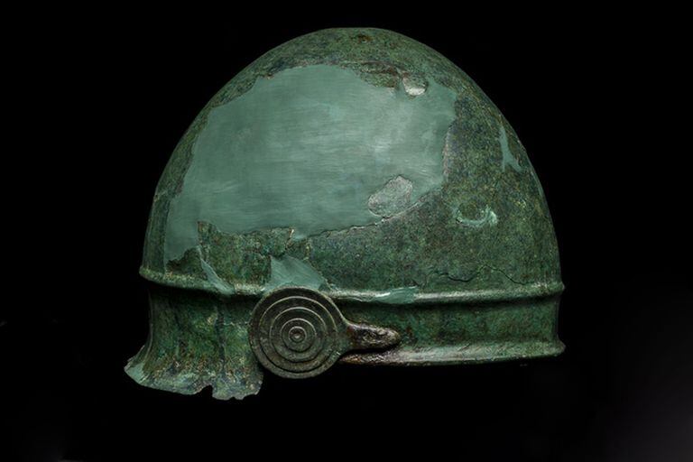 La misteriosa inscripción en un casco de hace 2400 años que intriga a los historiadores