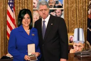 La becaria Mónica Lewinsky tenía 22 años en 1998 cuando estalló el escándalo presidencial