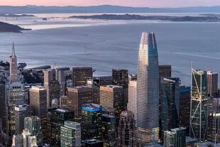 La torre "Salesforce" en San Francisco, EE. UU. finalizada en 2018