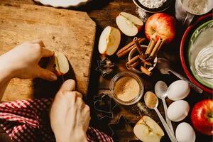 Qué cocinar con manzanas: ideas para aprovecharlas en postres, ensaladas y guarniciones