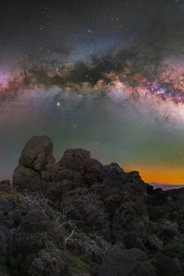 "La Vía Láctea arqueándose sobre el desierto de los Pináculos", foto de Trevor Dobson tomada en el Parque Nacional de Nambung, en Australia