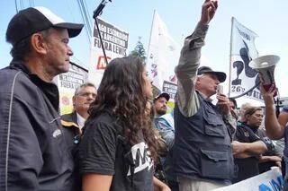 Organizaciones kirchneristas protestan en los tribunales de Bariloche por la apertura del camino a Lago Escondido