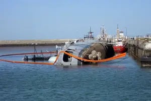 La bomba de Montoneros contra un barco de la Armada y un pacto contra los ingleses en Malvinas
