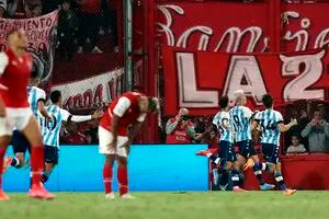 Un triunfo memorable de Racing ante Independiente, con un gol en el cierre de un estupendo partido