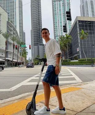 Dybala descansa en sus vacaciones en Miami