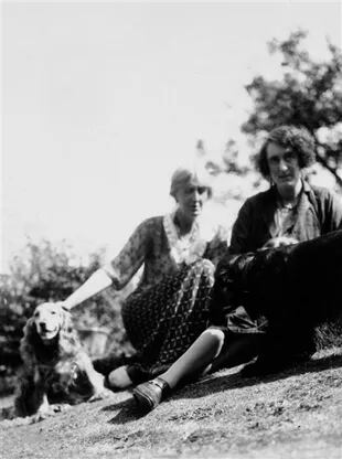 Virginia Woolf junto a su gran amiga íntima Vita Sackville-West