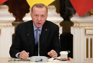 El presidente turco, Recep Tayyip Erdogan, habla durante una conferencia de prensa durante su visita a Kiev, Ucrania, el jueves 3 de febrero de 2022.