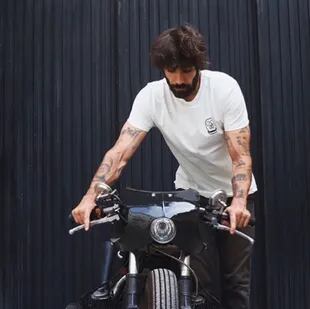 Armando Mena Navaerño es apasionado de las motos