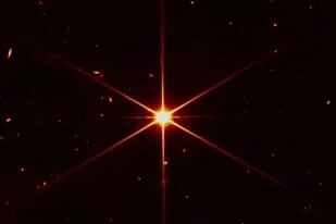 Difunden asombrosas imágenes de las estrellas captadas por el telescopio espacial James Webb